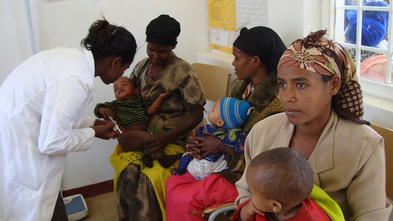A mother and child waiting for the PCV vaccine at the Derer Ebija Health Post, Ethiopia.  Image: UNICEF Ethiopia (Flickr)